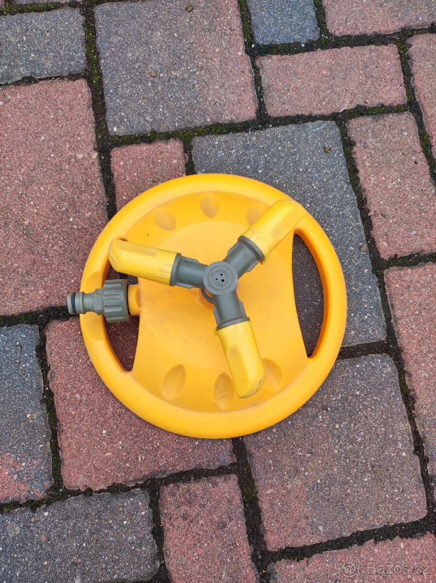 Rotační tříramenný zavlažovač - 2