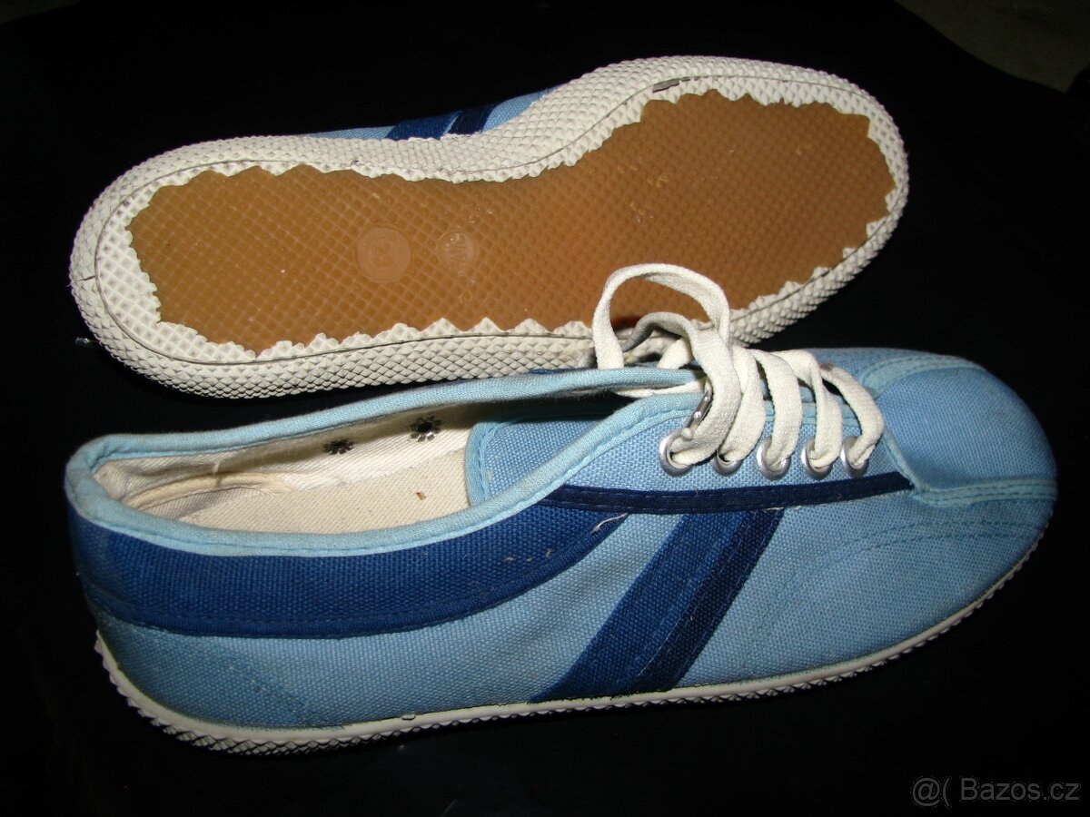 staré retro tenisky a zástěry - 2