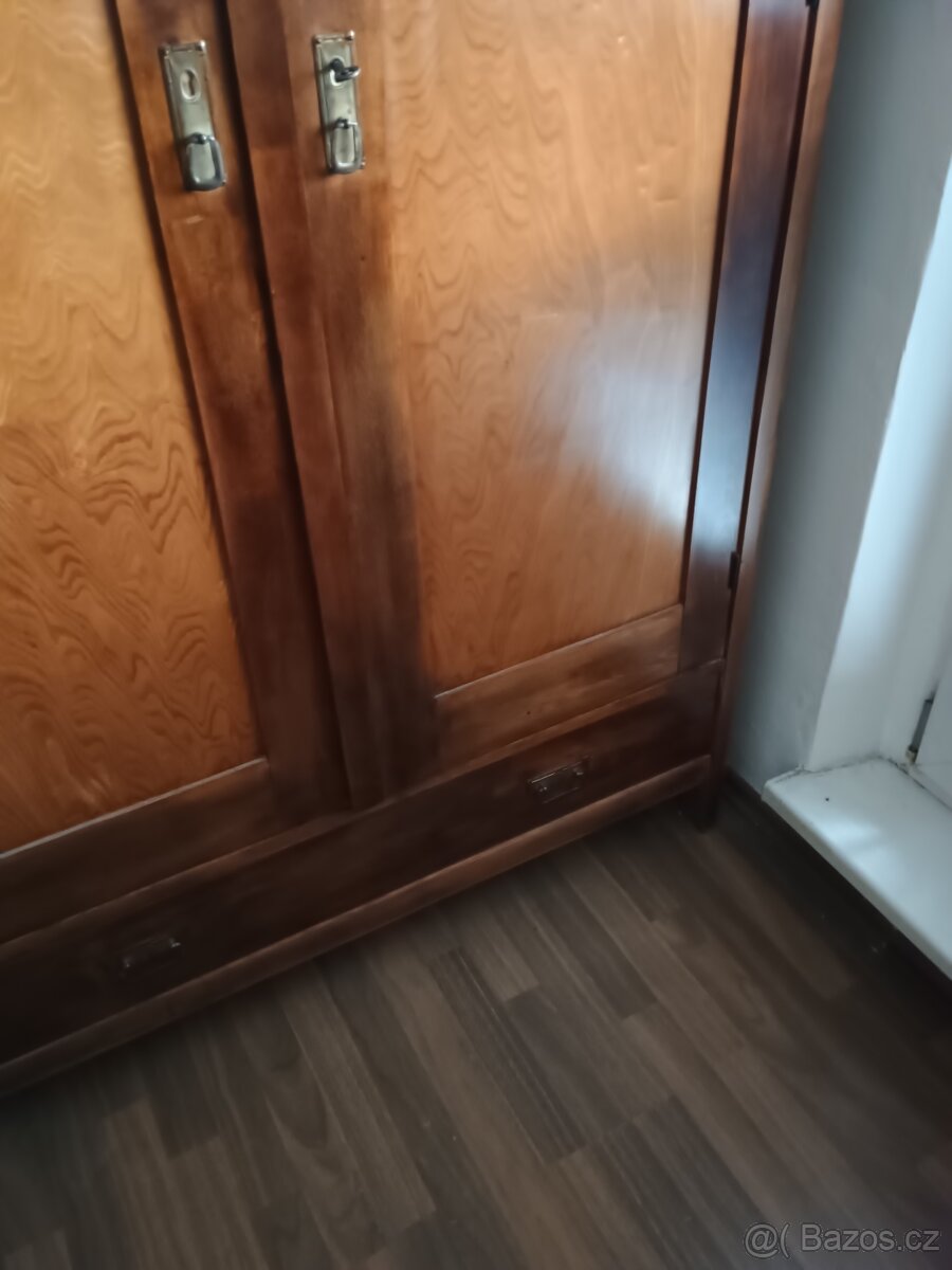 Velká starožitná skrin - 2