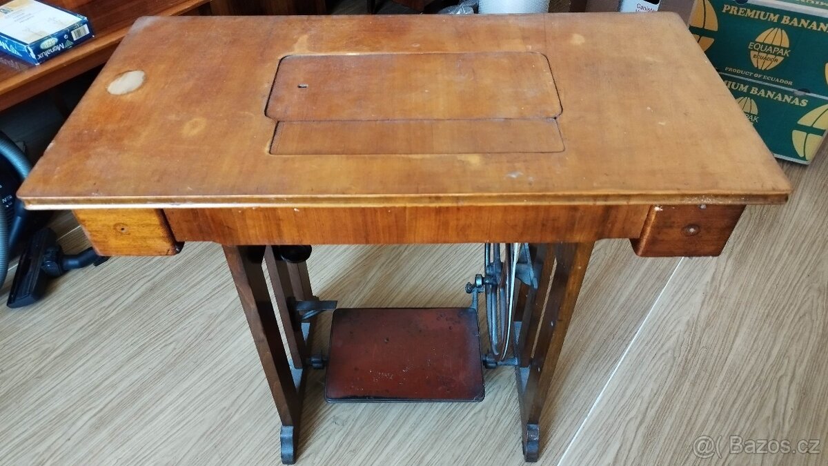 starožitný šicí stroj Bobbin - 2