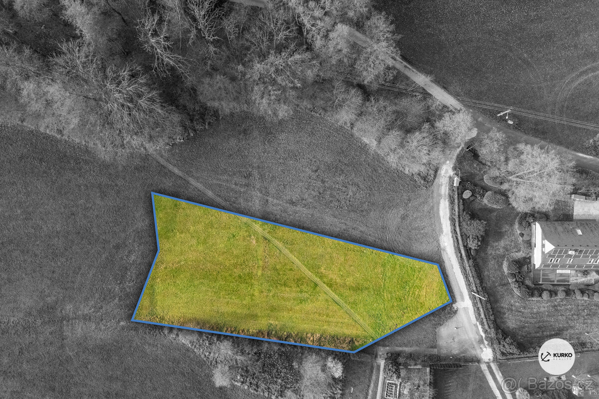 Stavební pozemek 1270 m2 v obci Janovice - 2