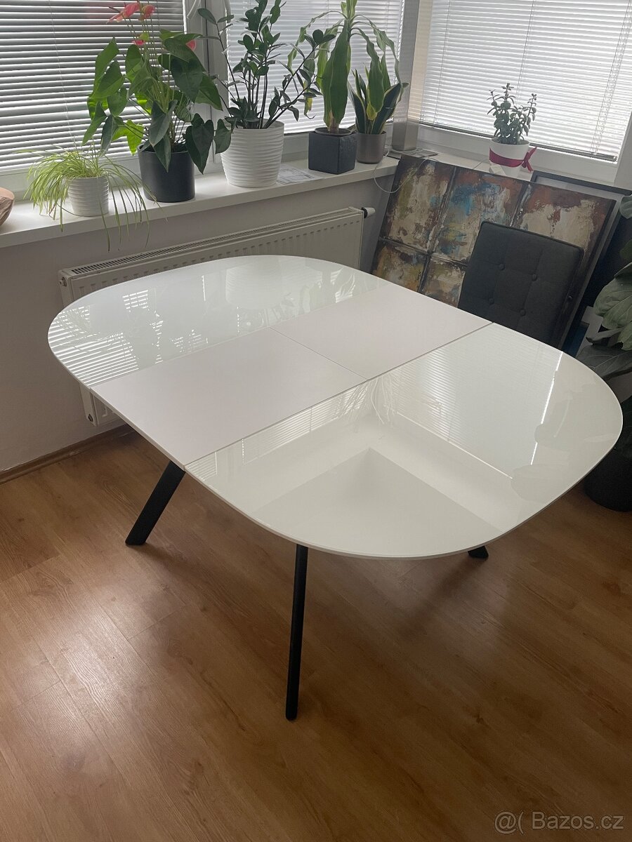 Skleněný rozkládací stůl - 2