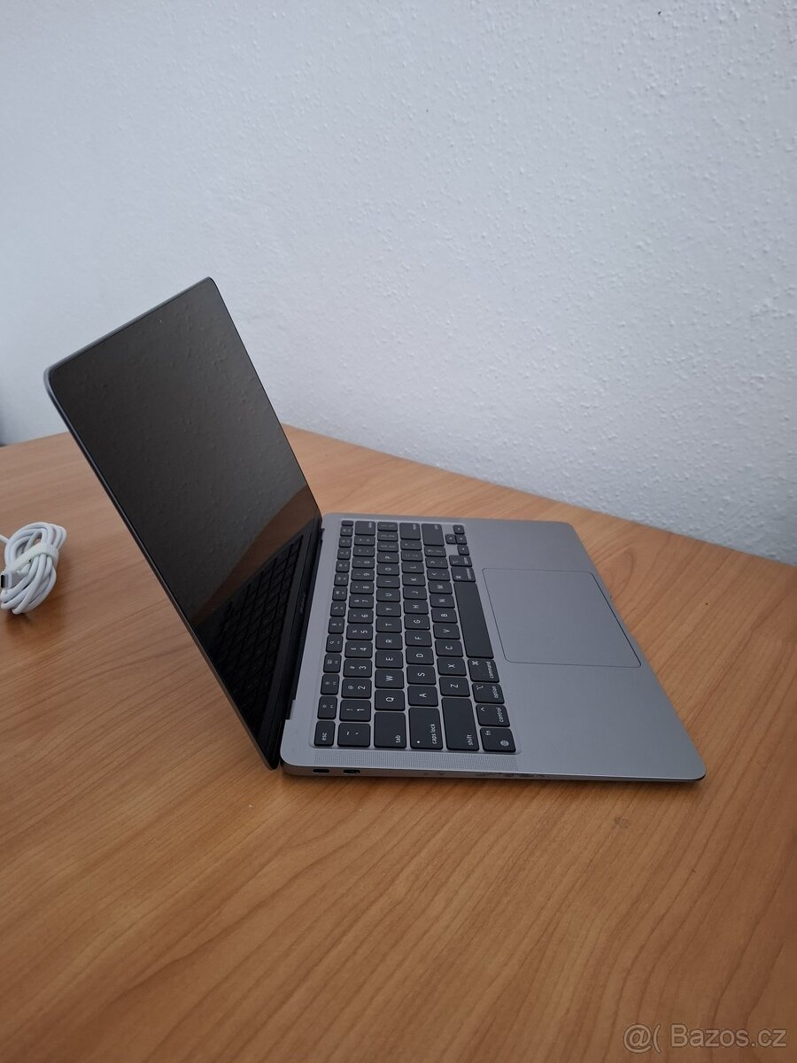 Macbook Air 13 palců M1 chip 16GB RAM 256 SSD - 2
