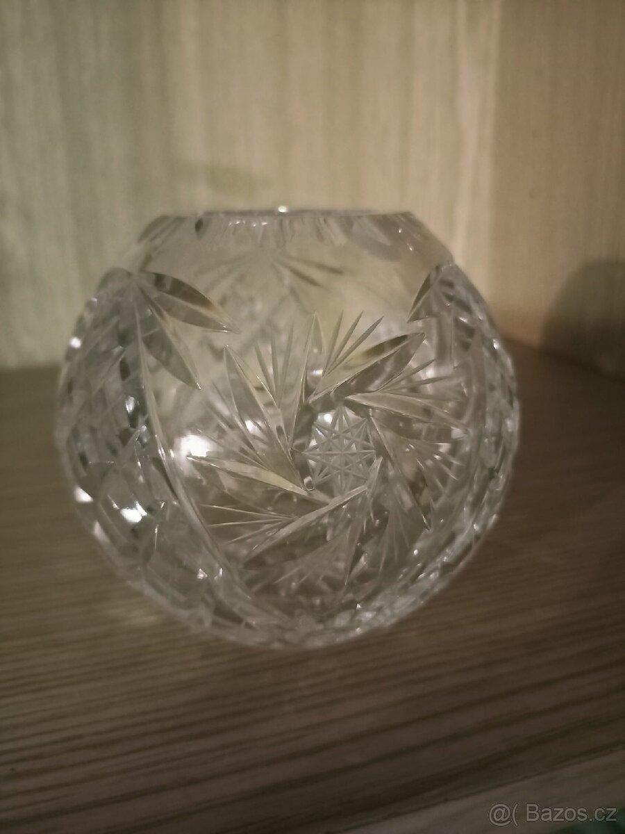 Broušená vázička - 2