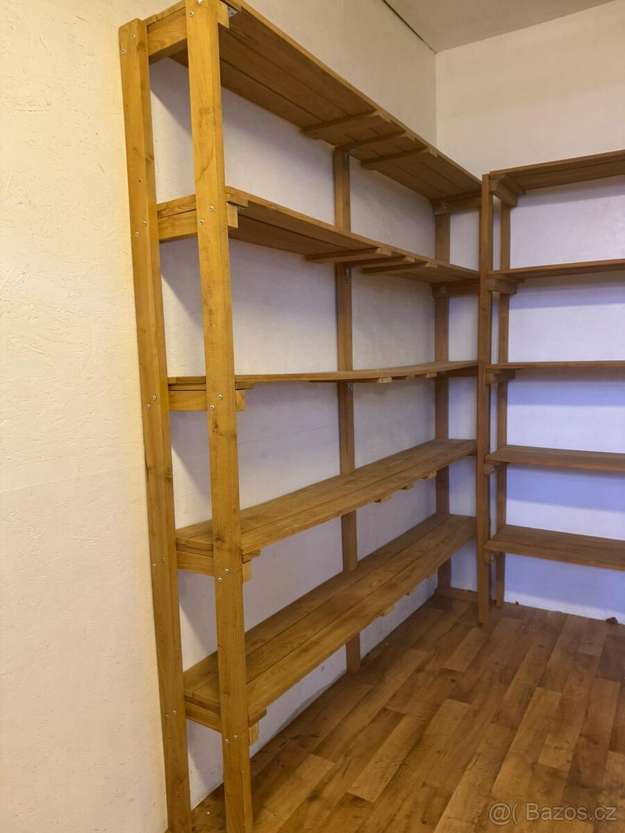 Dřevěný regál z akátu - 2