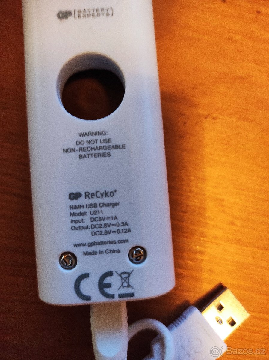 USB nabíječka pro 2 baterie AAA, AA - 2