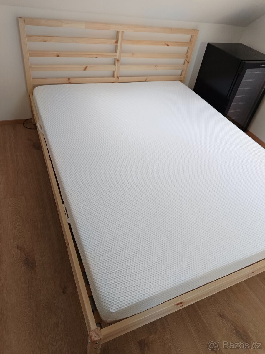 Postel s roštem a matrací - 2