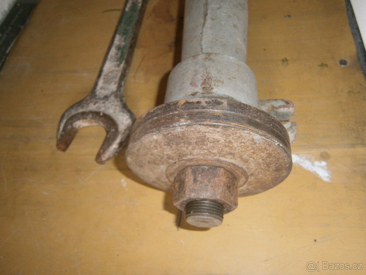 UNAŠEČ HŘÍDEL KOTOUČE pila - 2