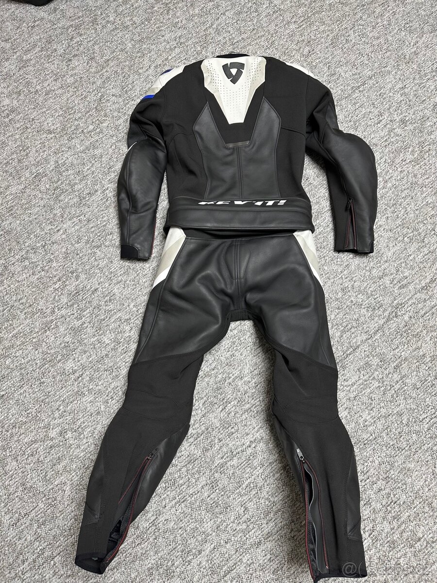 Dvoudílná kombinéza Revit - 2