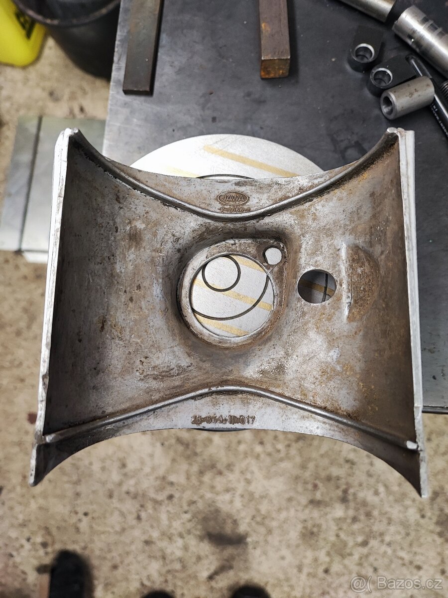 Kryt karburátoru Jawa panelka - 2
