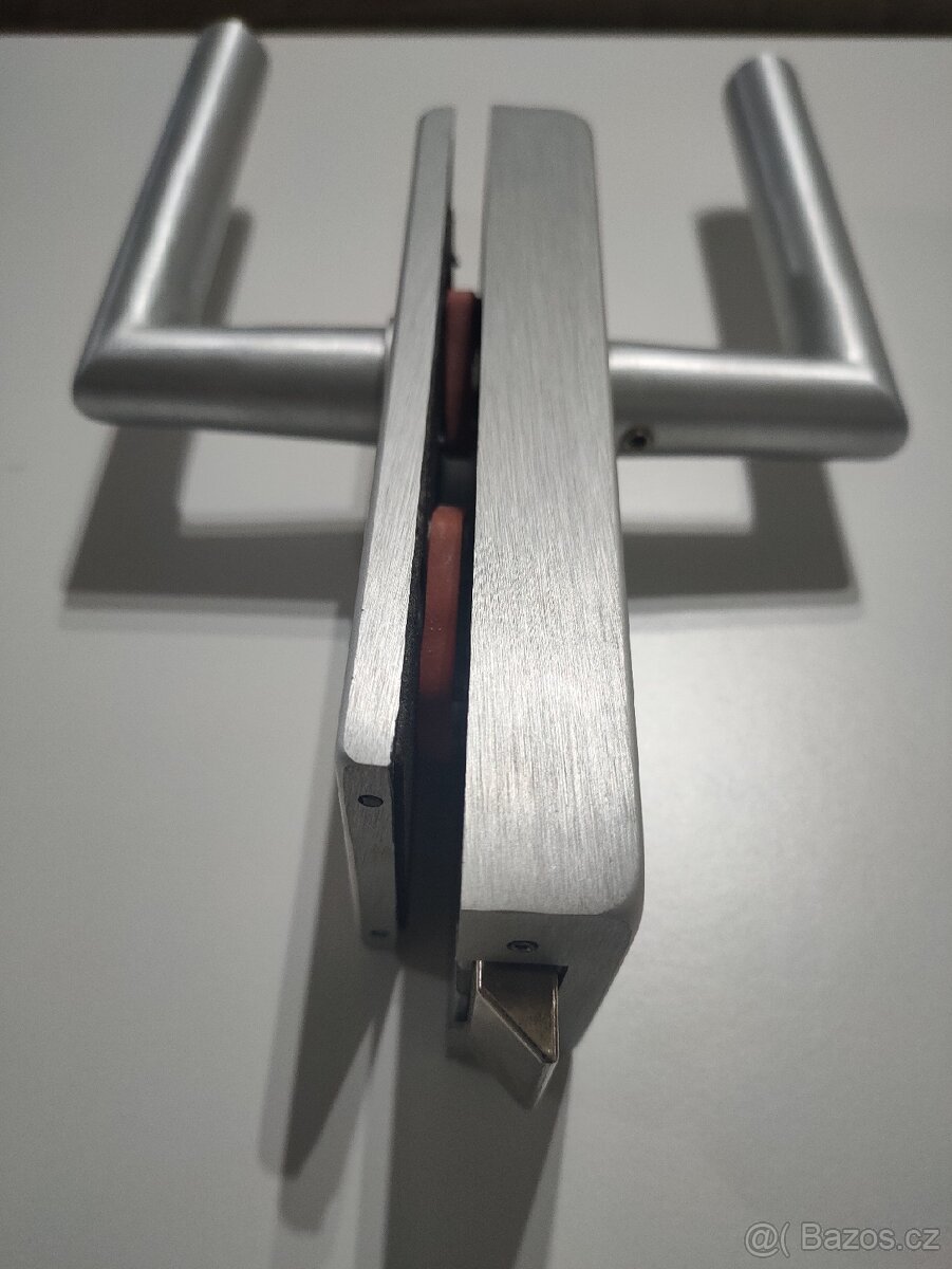 Kování ke skleněným dveřím - 2