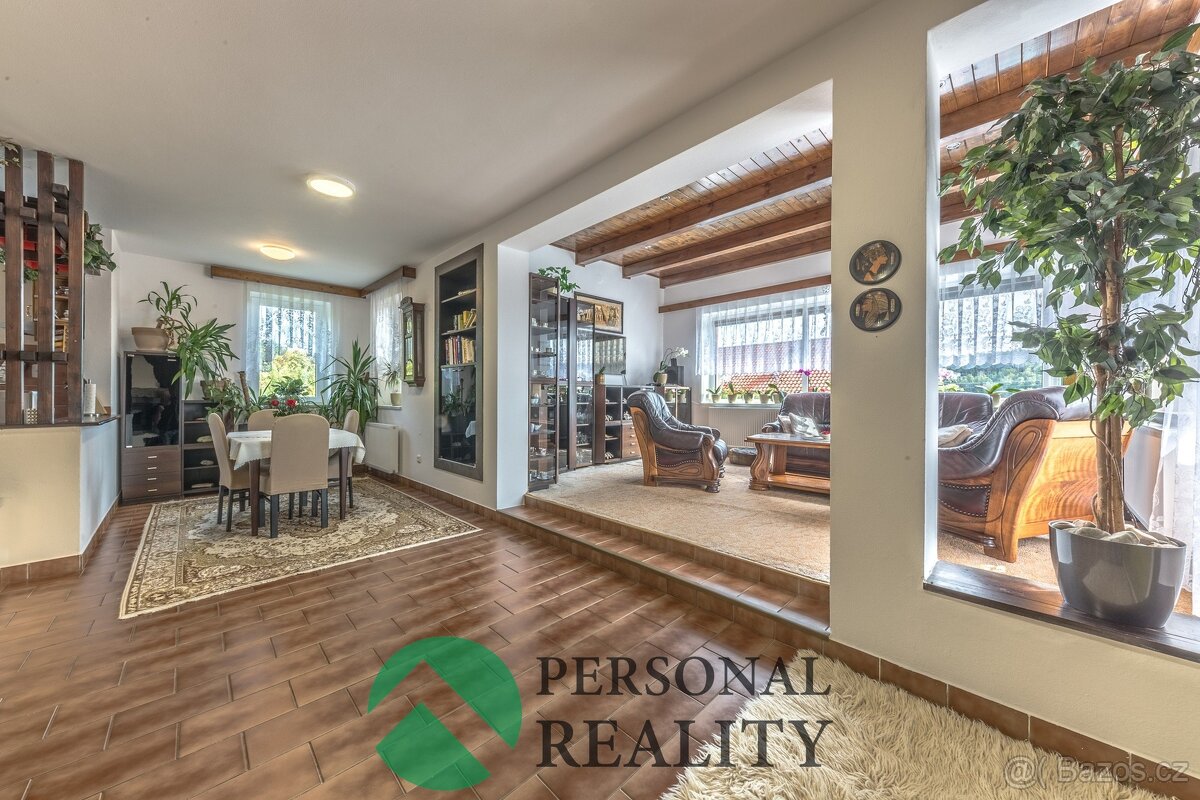 Prodej rodinného domu 225 m², Sazená, ev.č. 02563 - 2