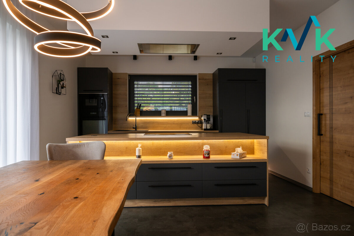 Nízkoenergetický, prostorný bungalov 5+kk s bazénem - 2