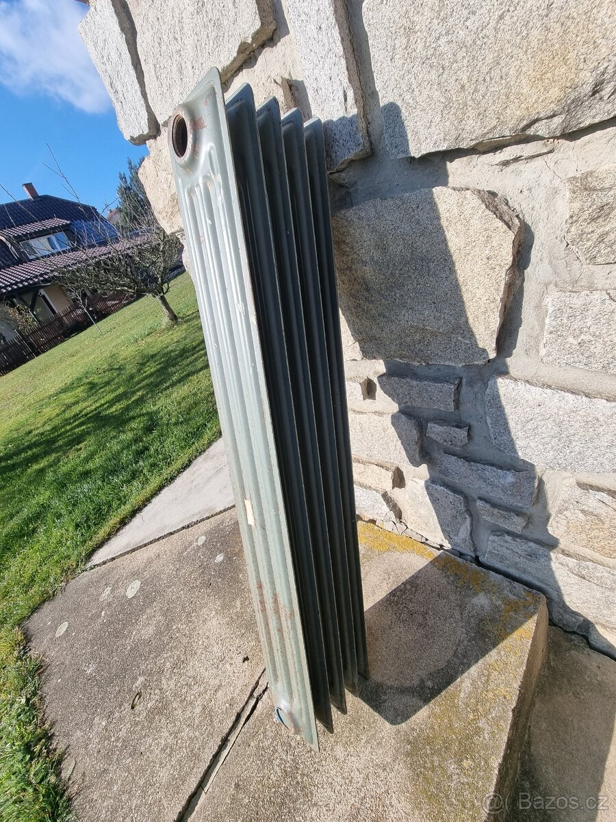 Prodám NOVY plechový radiátor vyrobený v ČSSR viz foto. - 2