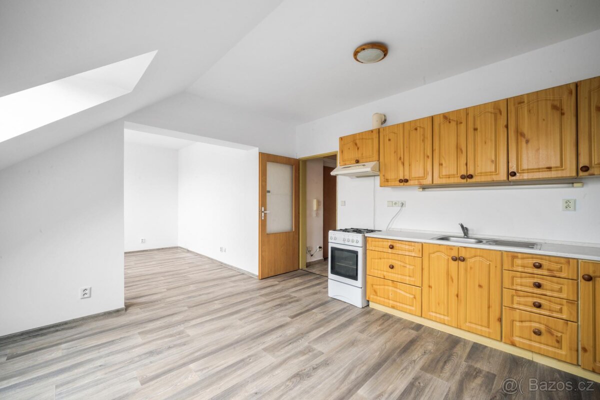 Prodej bytu 2+kk 53 m2, ulice tř. 1. máje, Dobřany - 2