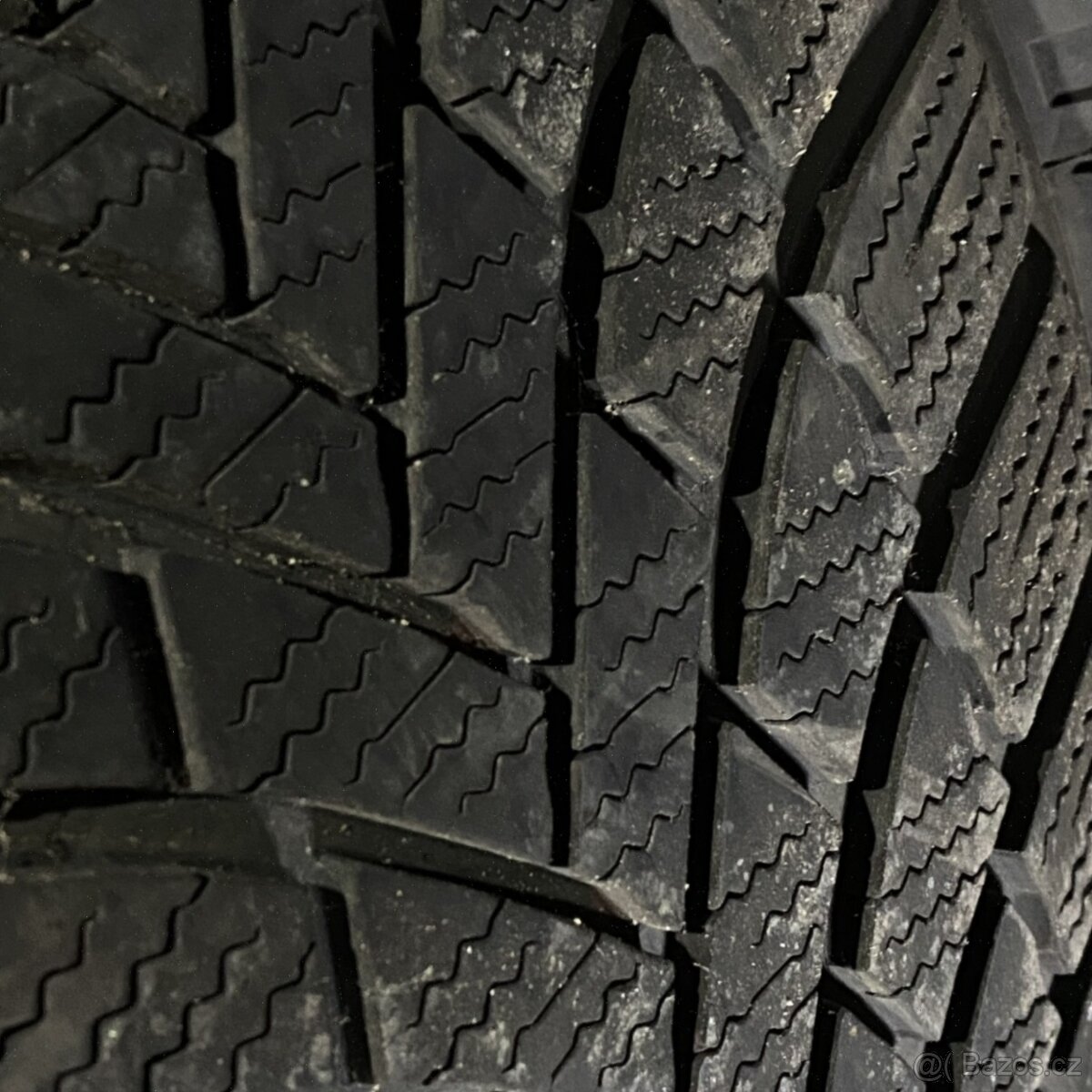 Zimní pneu 235/50 R19 103V Bridgestone 5mm - 2