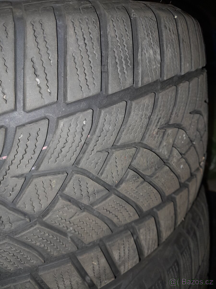 2 ks zimní Goodyear UltraGrip Performance+ 225/40 R18 92V - 2