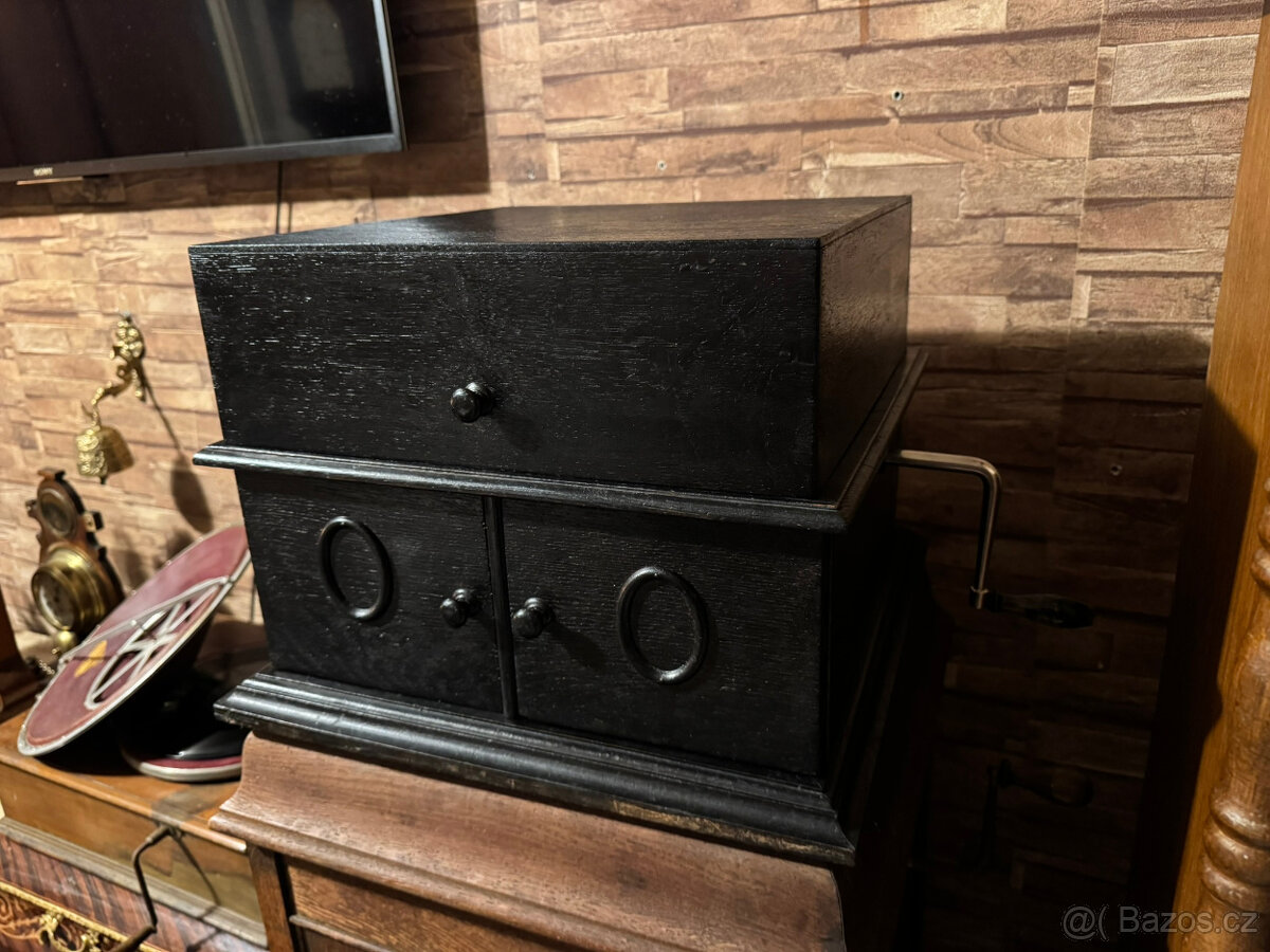 Starožitný gramofon v nevídáném top stavu. - 2