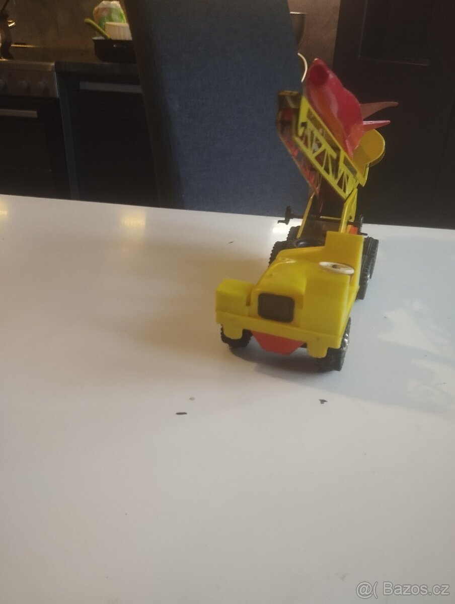 Staré hračky raketonosic - 2