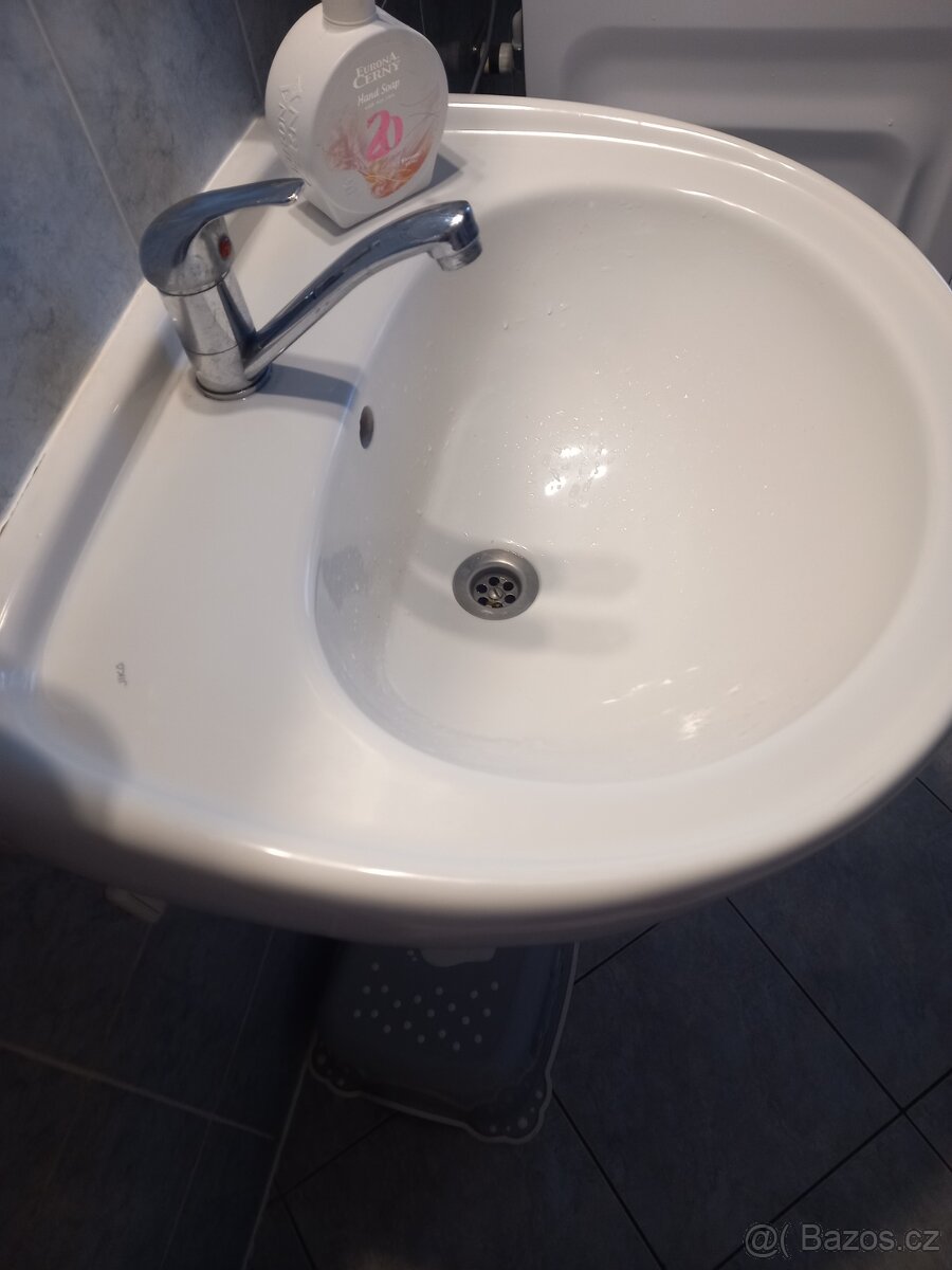 Umyvadlo s pákovou baterii - 2