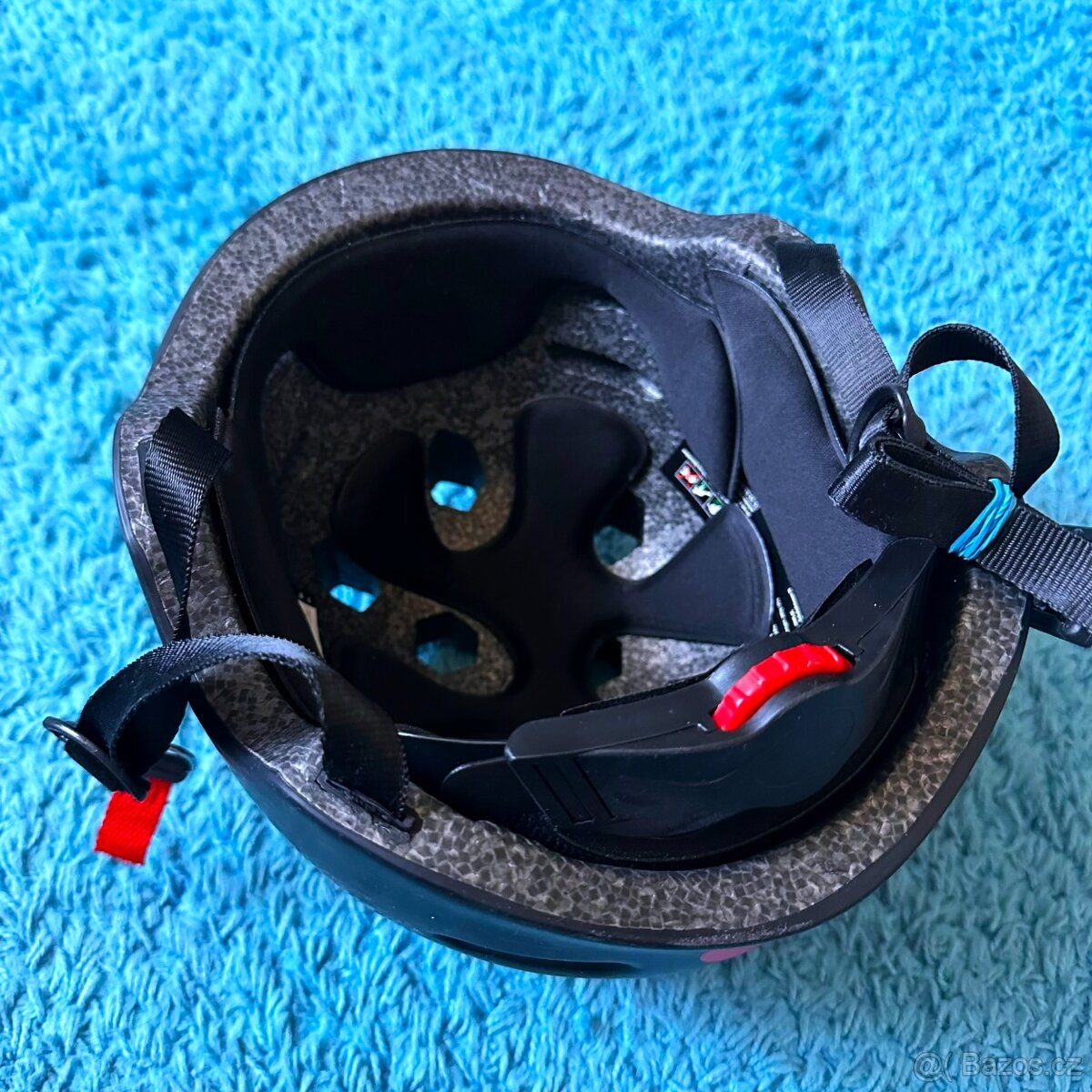 NOVÁ Chilli helma Inmold černá M (55-58 cm) - 2