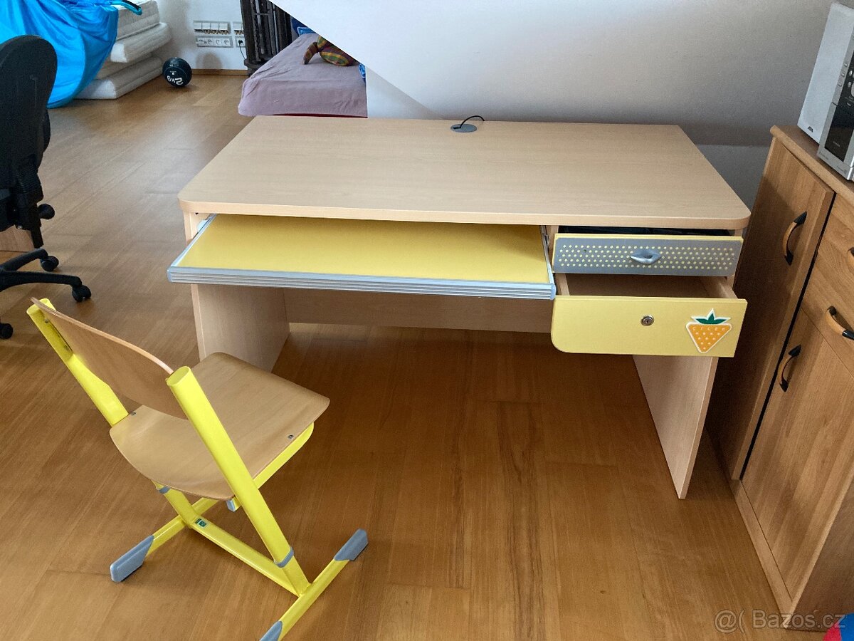 Dětský, studentský stůl - 2