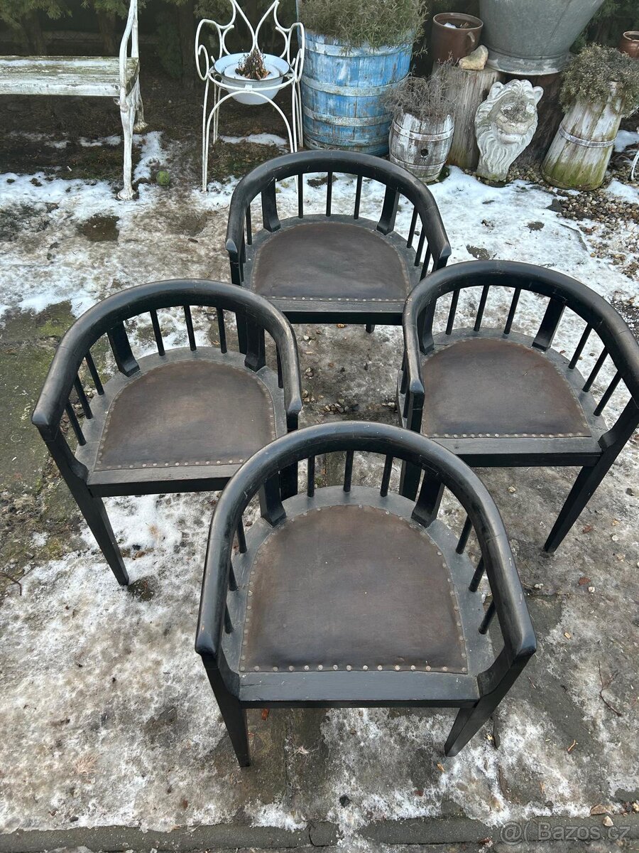 Stará černá křesílka 4 ks - 2