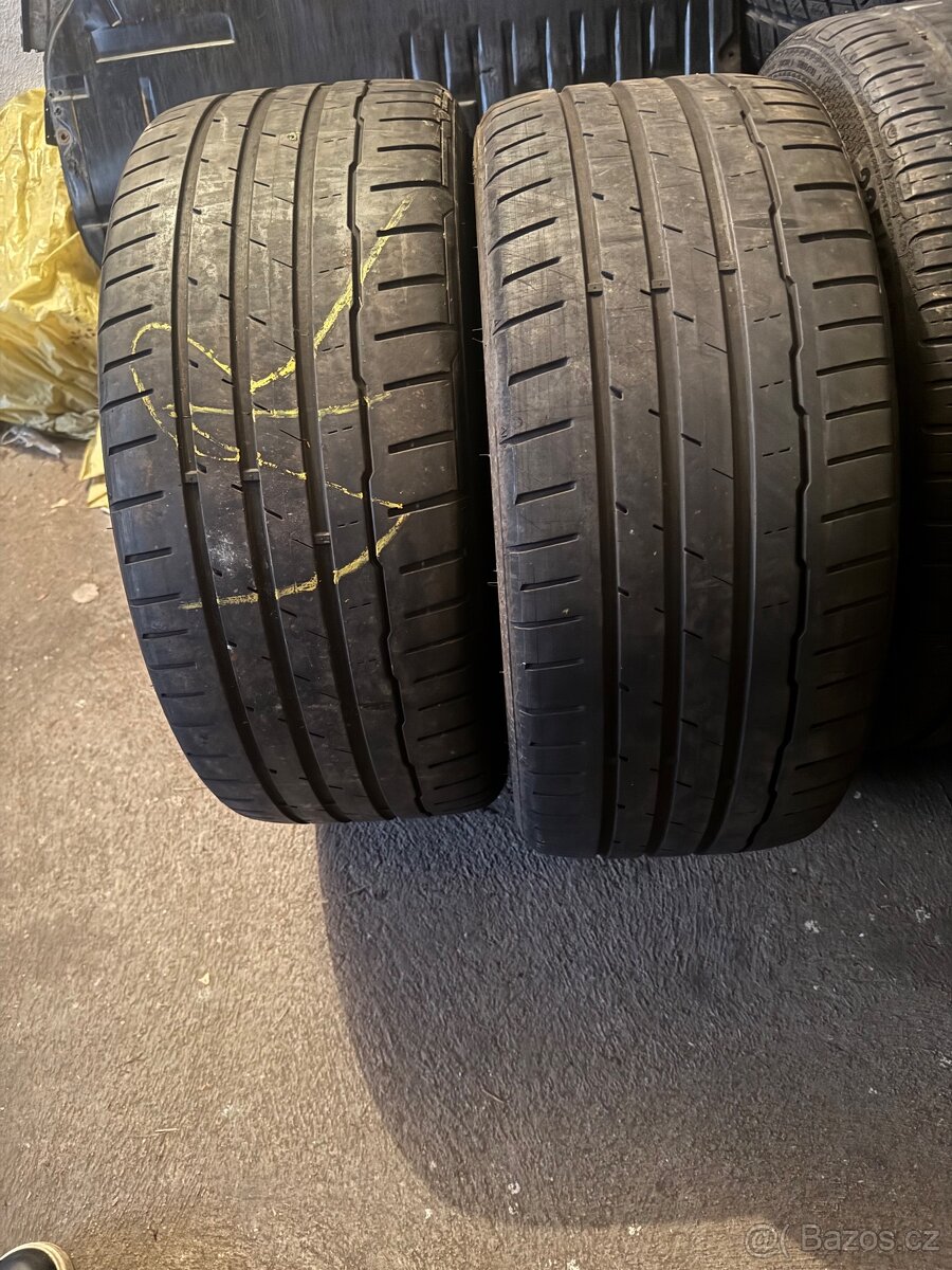 225/40R18 - 2
