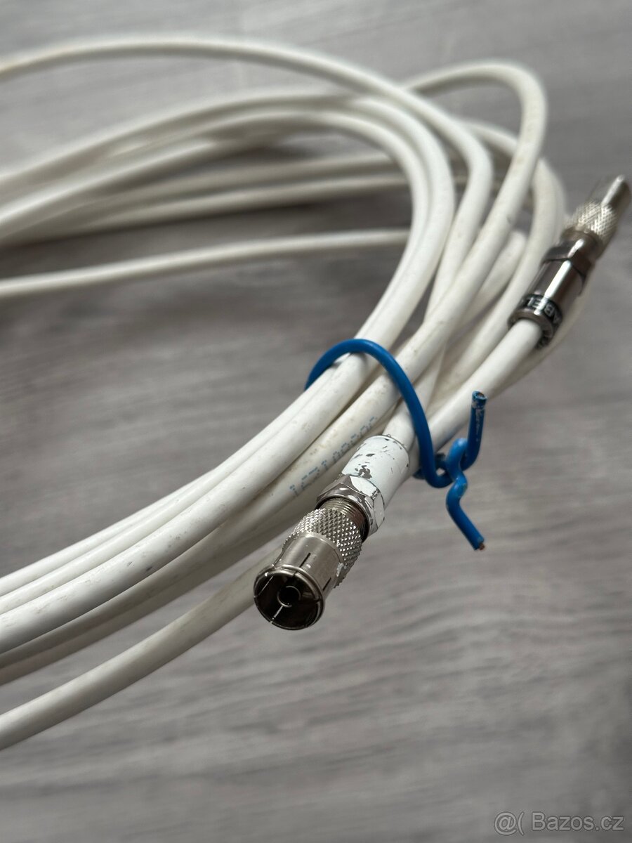 bílý kabel do televize - 2