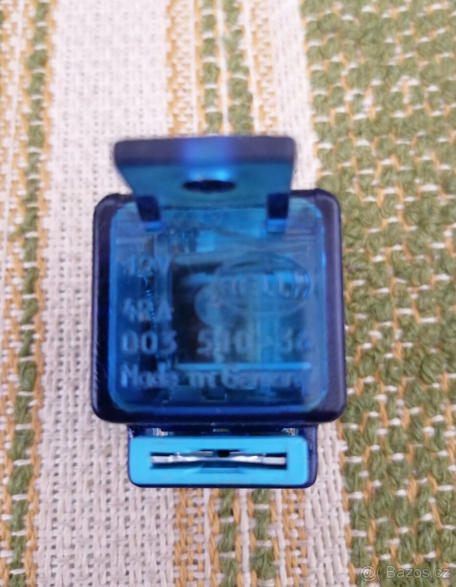 Relé s pojistkou 12V - 2