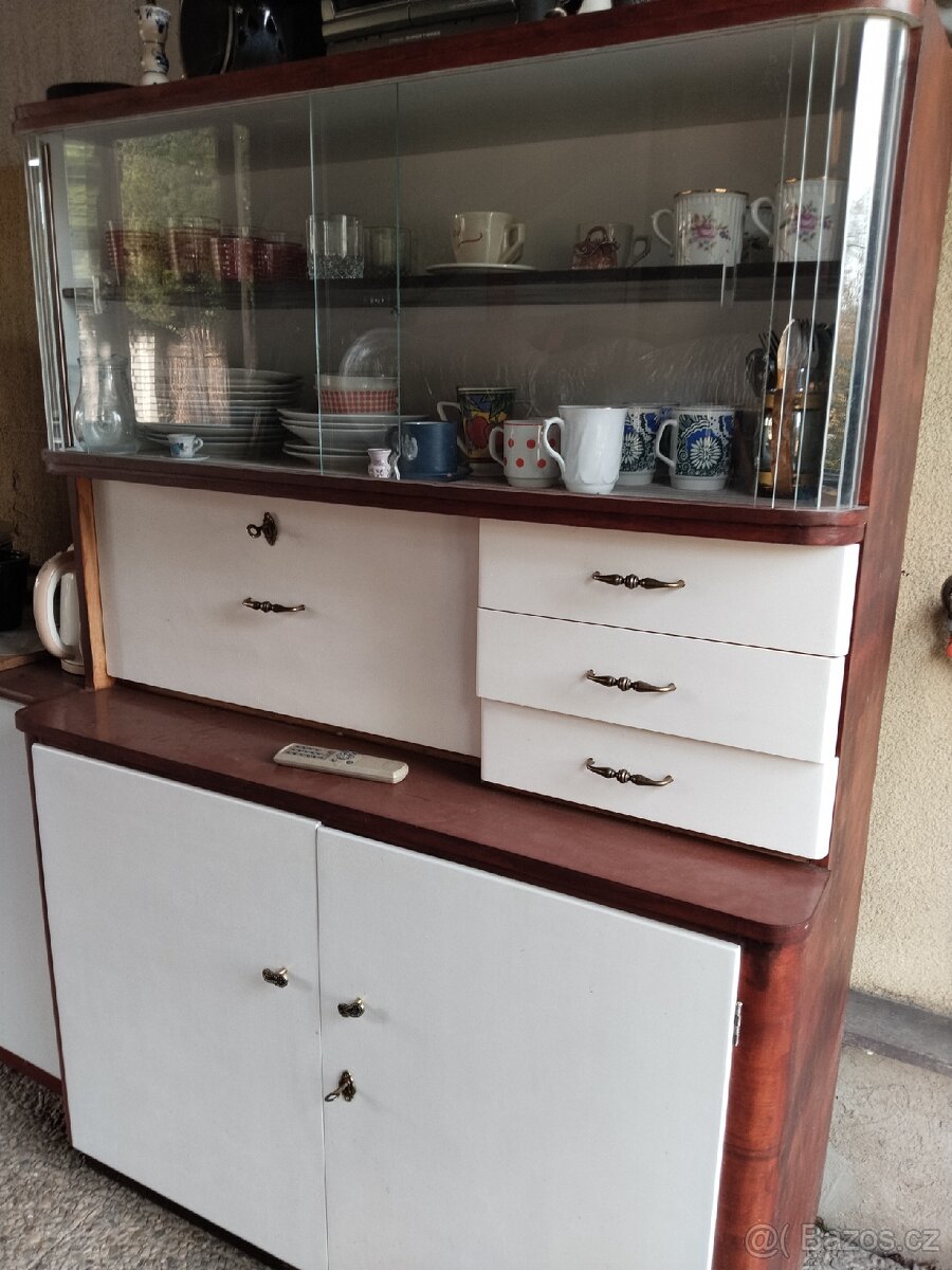 Starý kredenc - 2