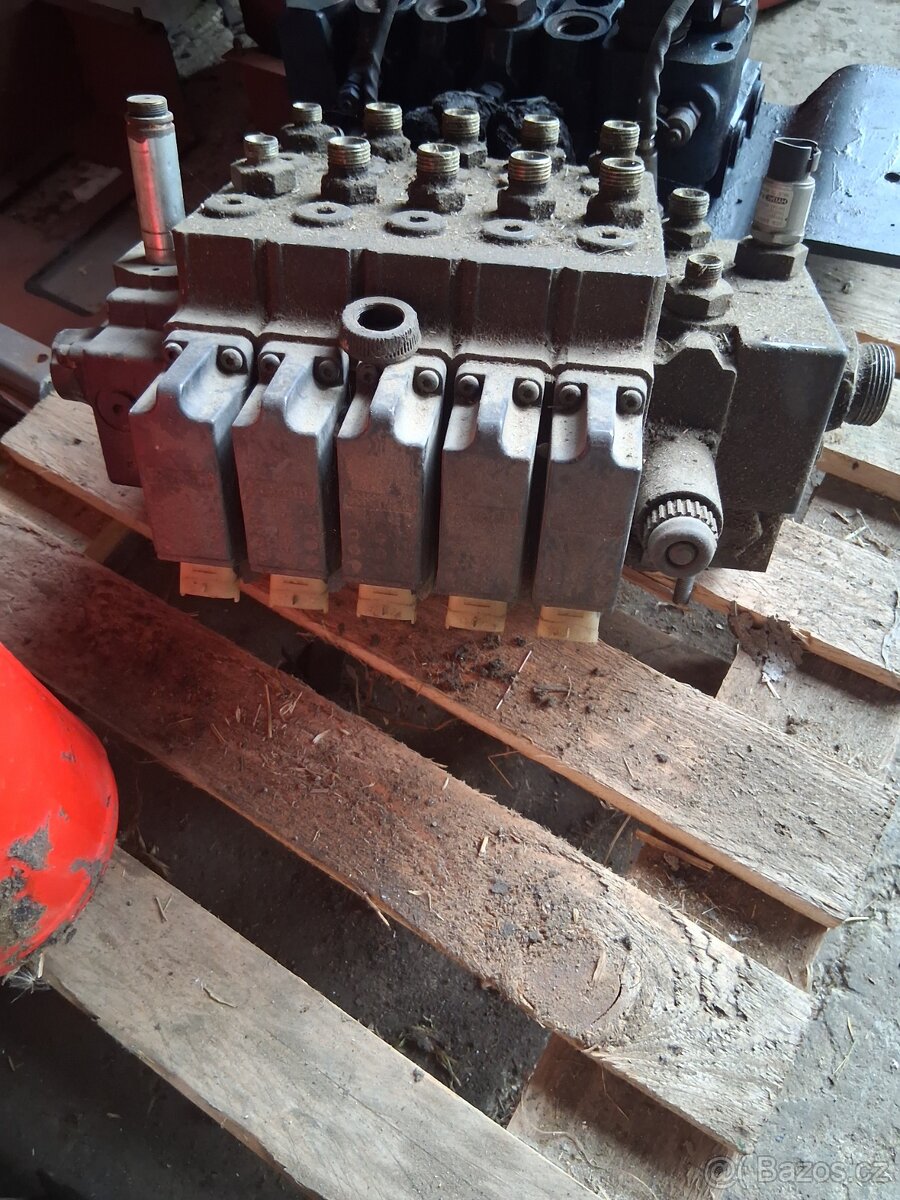 Rozvaděč Hydrauliky Jcb fastrac - 2