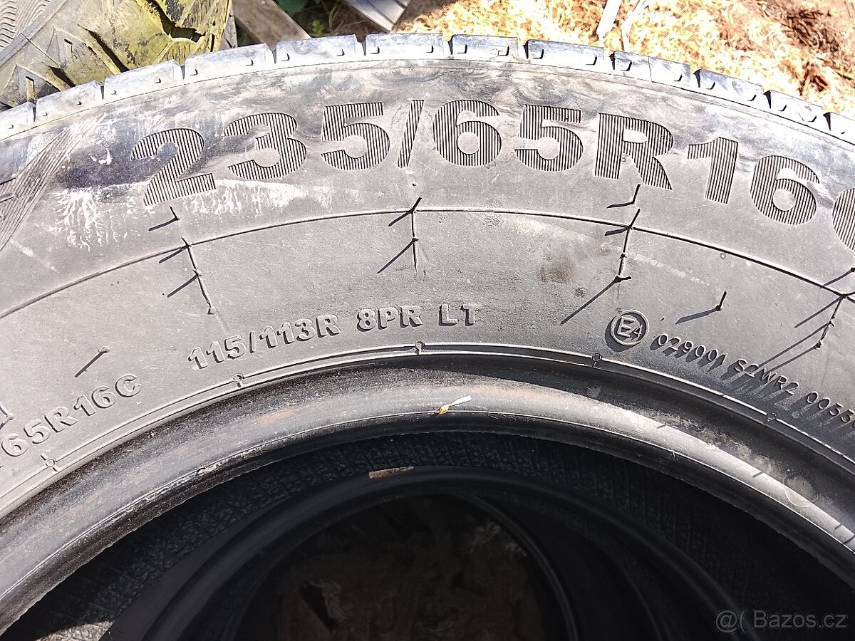 Pneu 235/65 r16 c - 2