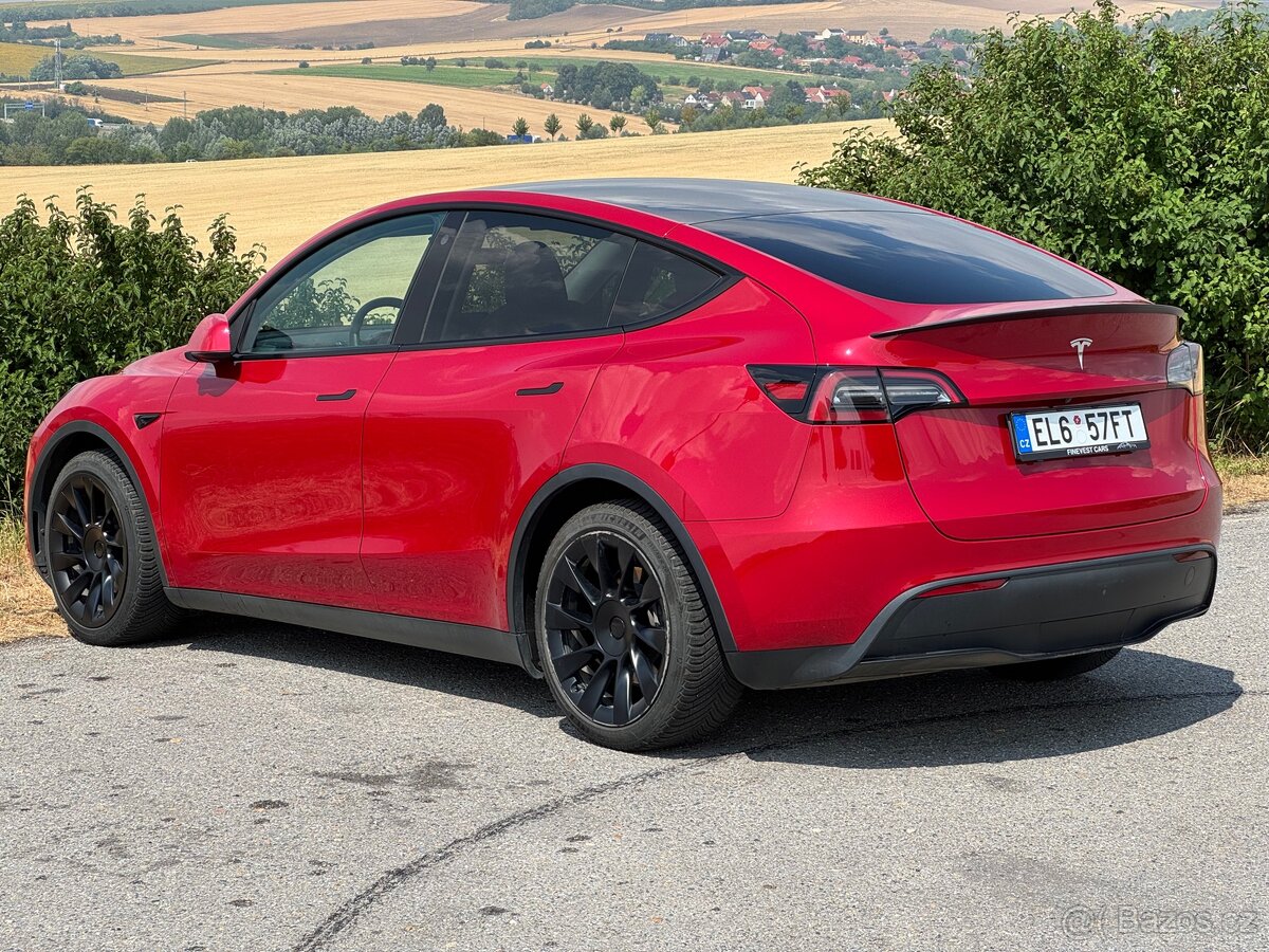 Tesla Model Y Standard Range 99 000 km - 2