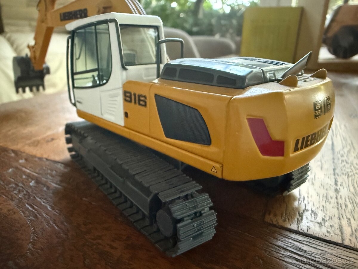 Pasove rypadlo Liebherr R916 - 2