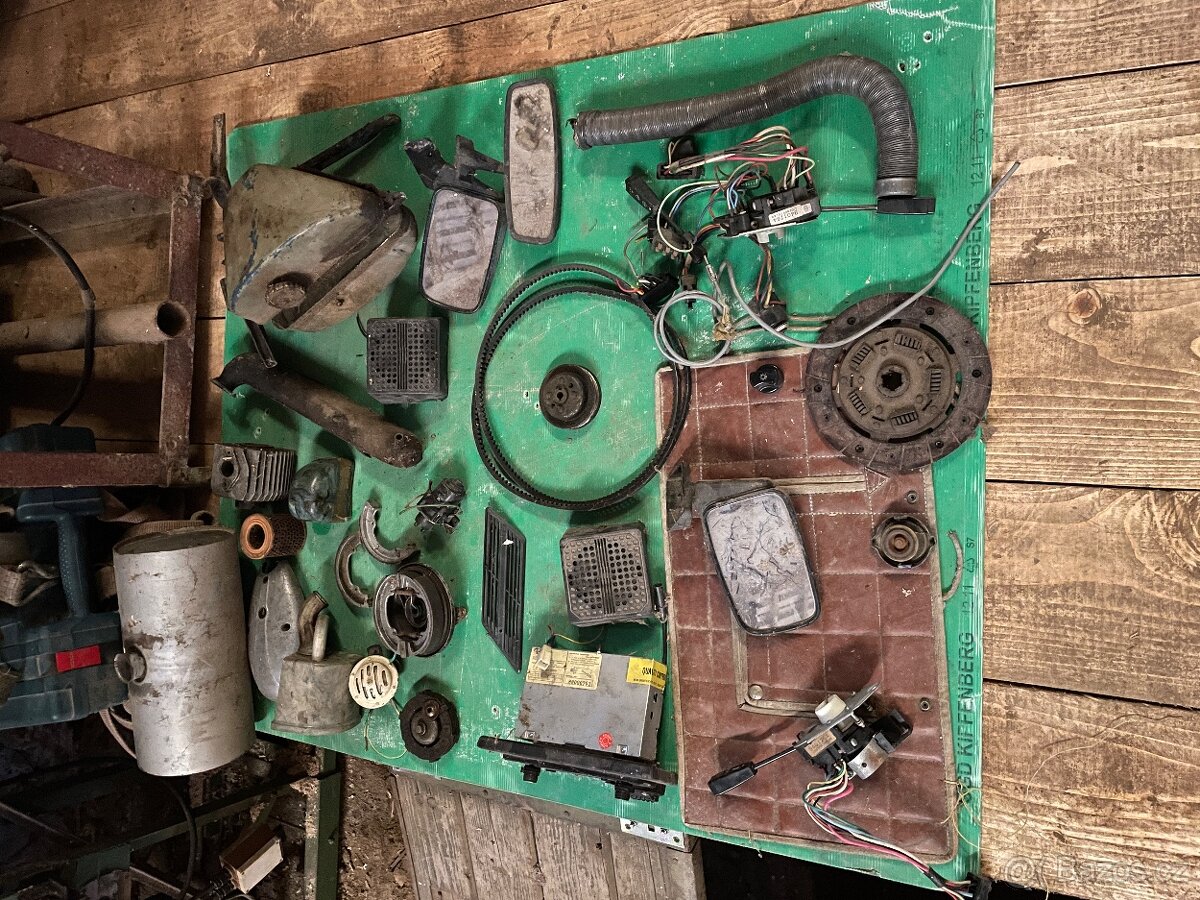 díly ze stodoly Jawa a Škoda asi 100, 120 - 2