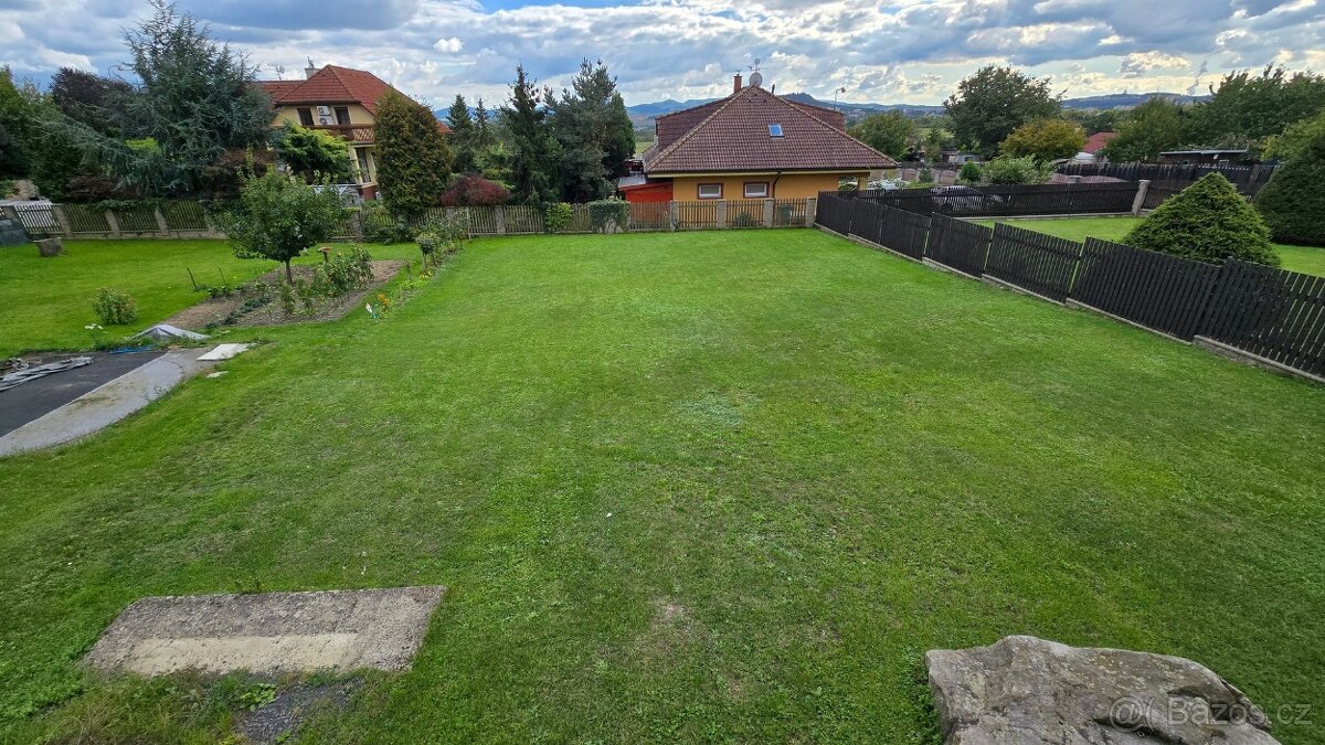 Na prodej rodinný dům s garáží a velkou zahradou - 2