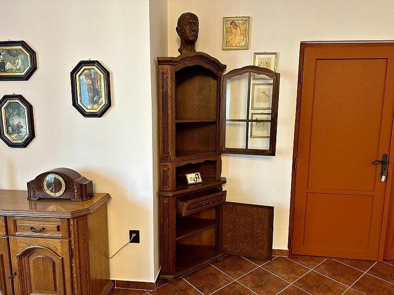 336 Rustikální rohová komoda skleník frézovaný masiv - 2