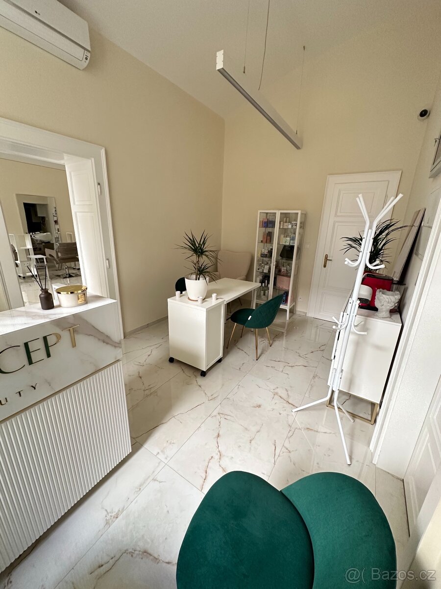 Pronájem místa na manikúru/pedikúru - Praha 1 - 2