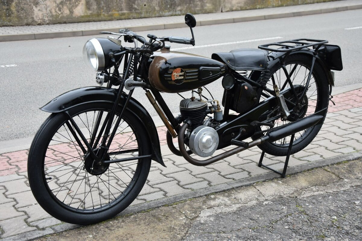 Historický motocykl Magnat Debon s krásnou patinou - 2