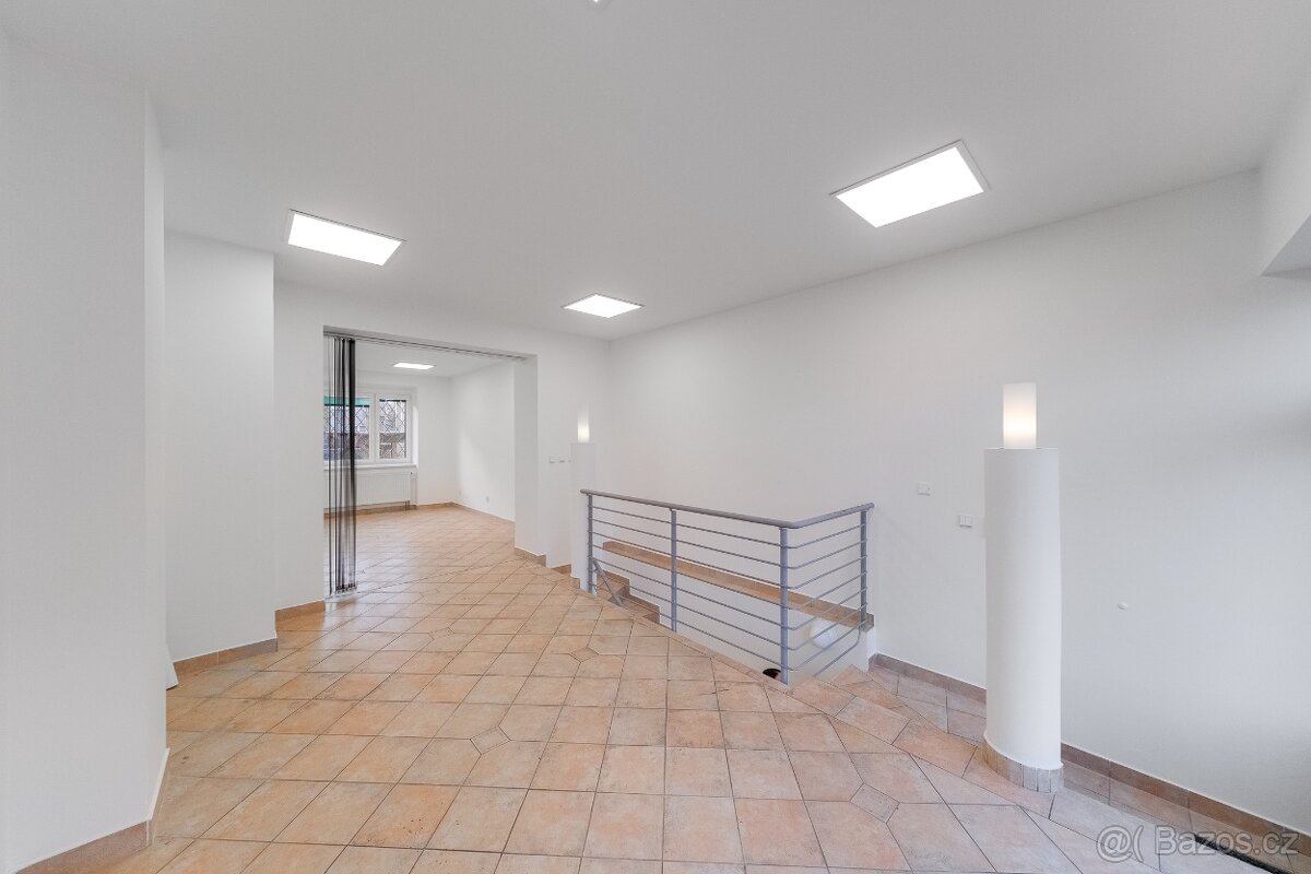 Pronájem obchodního/kancelářského prostoru 83 m², 28. října - 2