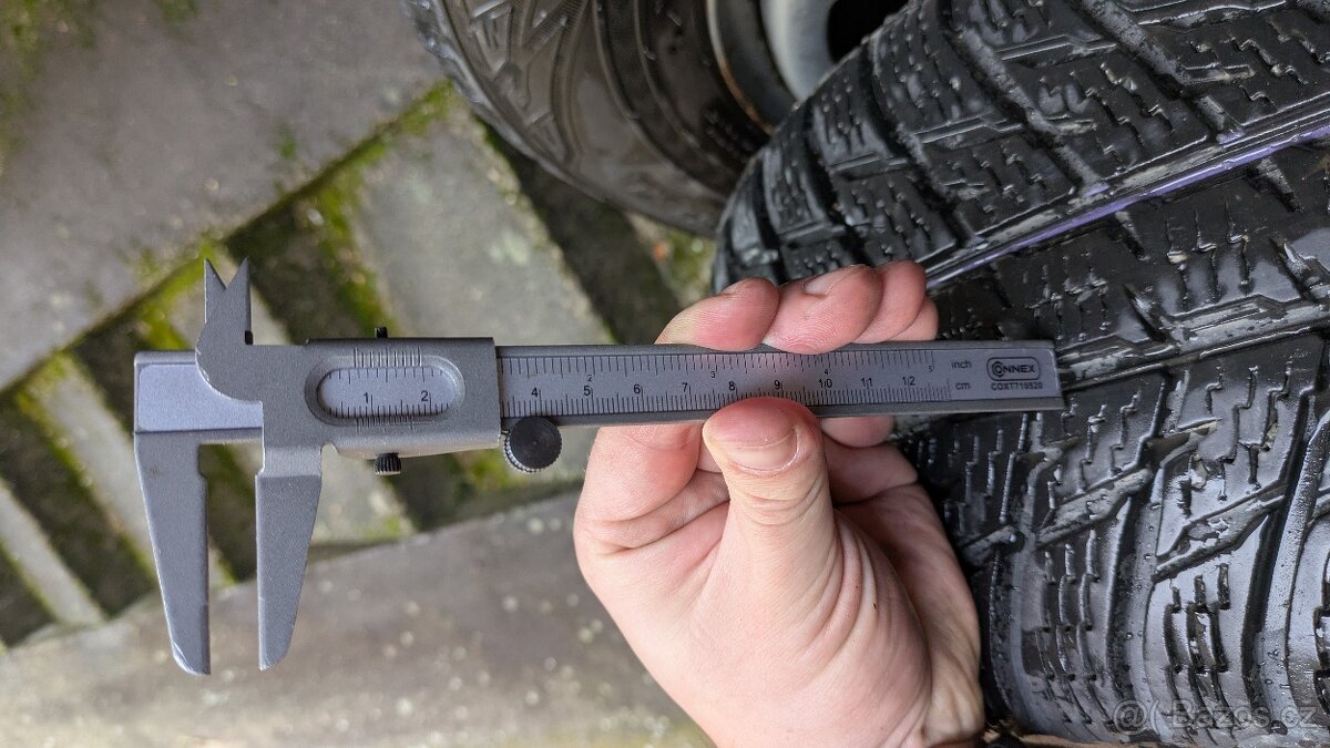 Sada zimních pneu Nokian 225/60 R17 103H XL na discích - 2