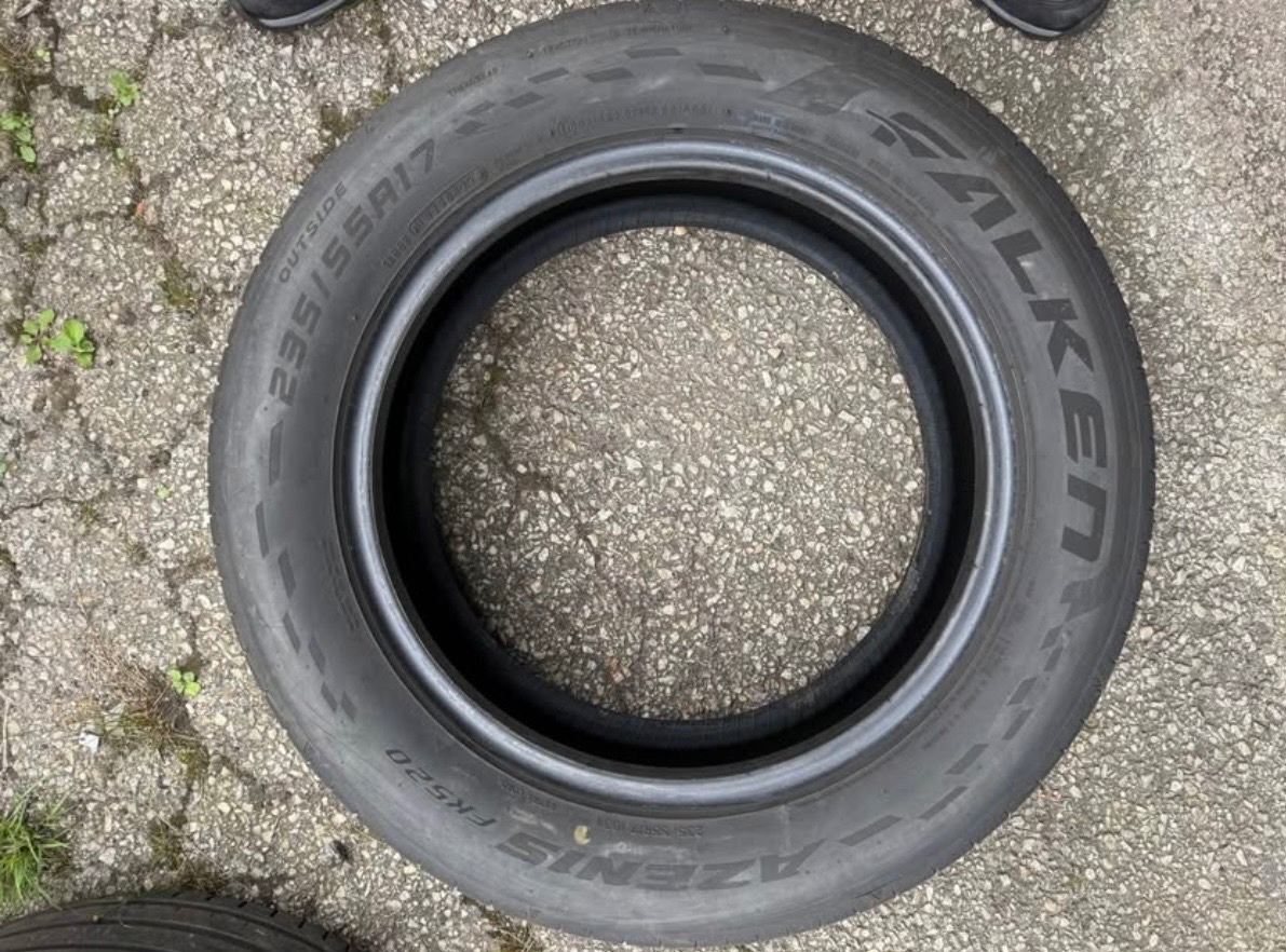 Falken 235/55 r17 - 2