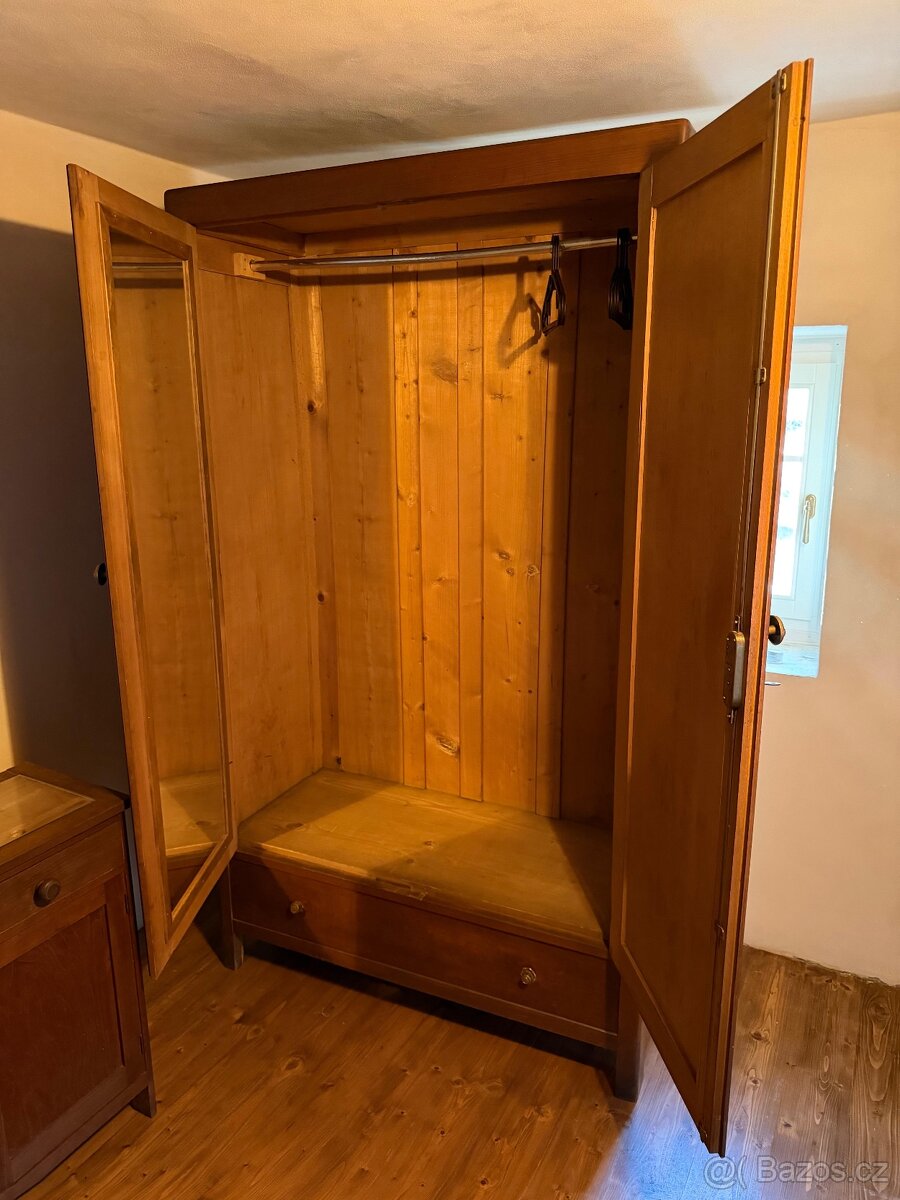 Stará masivní šatní skříň – původní stav, chalupa / vintage - 2