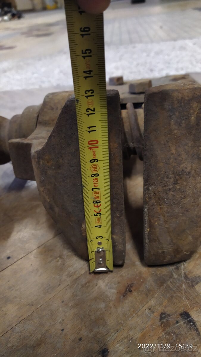Kovařský svěrák masivní 130mm. - 2