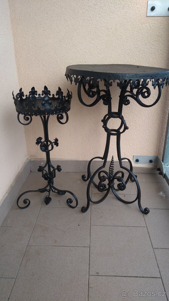 Květinový stolek kovaný - 2