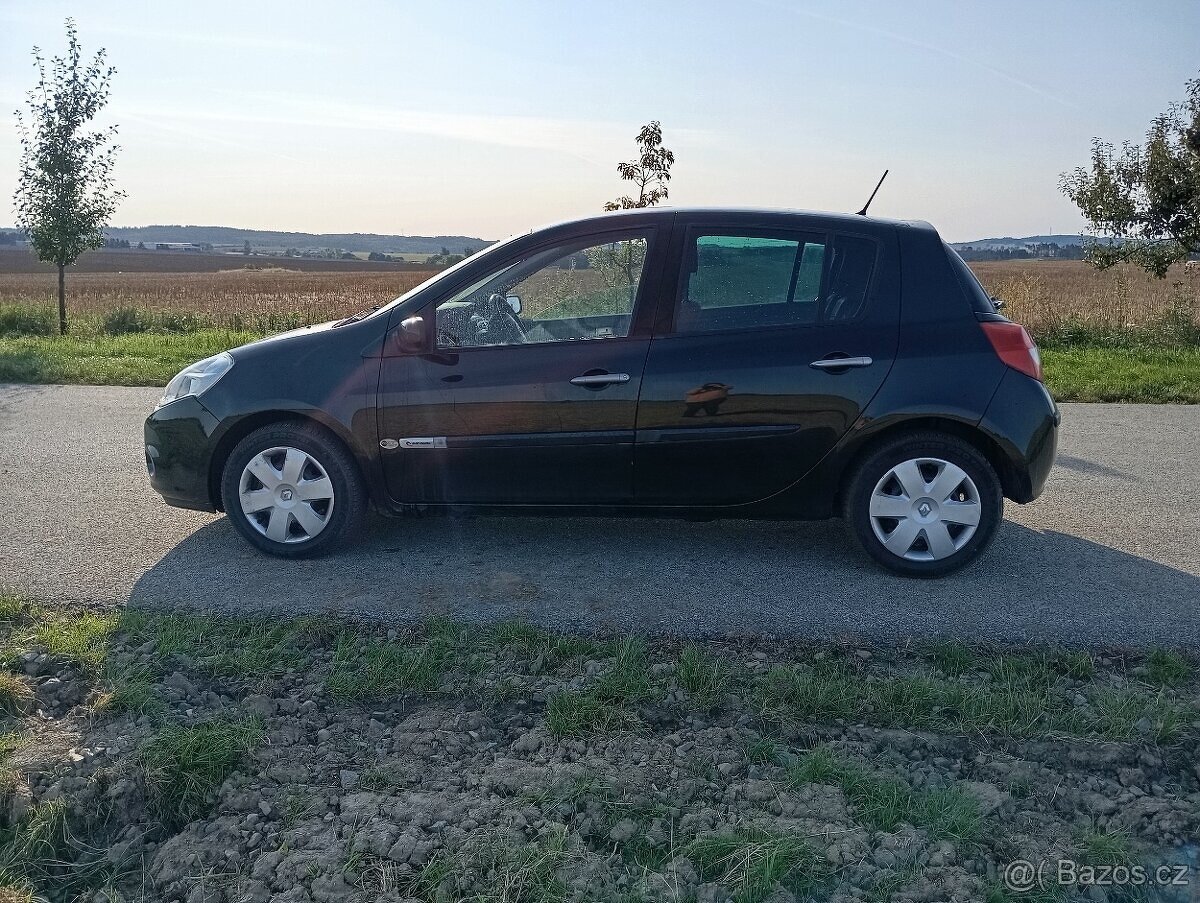 renault clio 2007 benzín - 2