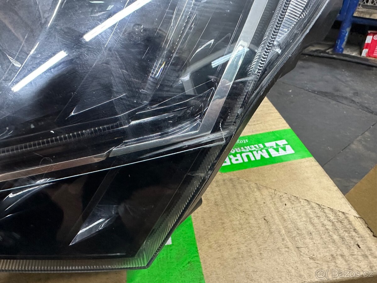 Superb 3 přední světlo - 2