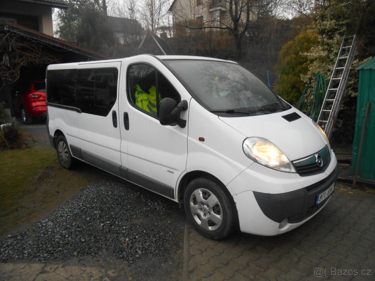 opel vivaro lonc 2,0 81kw 9 mist .super stav - 2