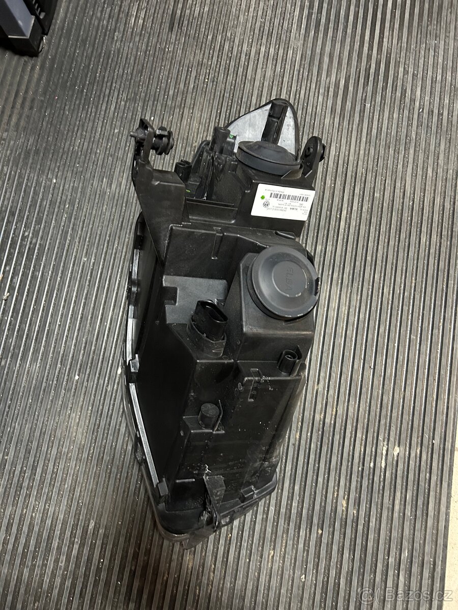 VW Caddy 5.generace přední světlo - 2